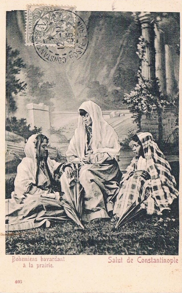 Cartolina postale: 1905 Bohemien bavardant à la prairie.Salut de Constantinople