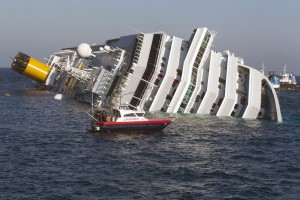 TRAGEDIA AL GIGLIO, NAVE DA CROCIERA FA NAUFRAGIO: TRE MORTI