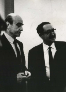 sx Lucio Fontana con Giuseppe Consoli, Milano - Galleria Pagani, 1963