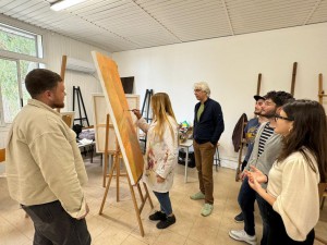 ABACT_il prof. Giuseppe Puglisi con gli allievi durante una lezione di Pittura (progetto Guccione-Accademie)